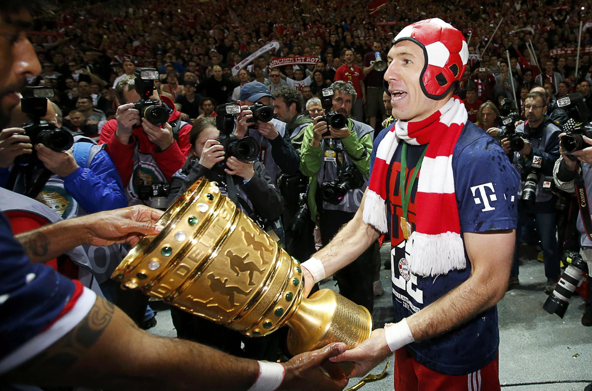  - Happy Birthday Arjen Robben who turns 31 today. Hope you have your best season in Bundesliga. 