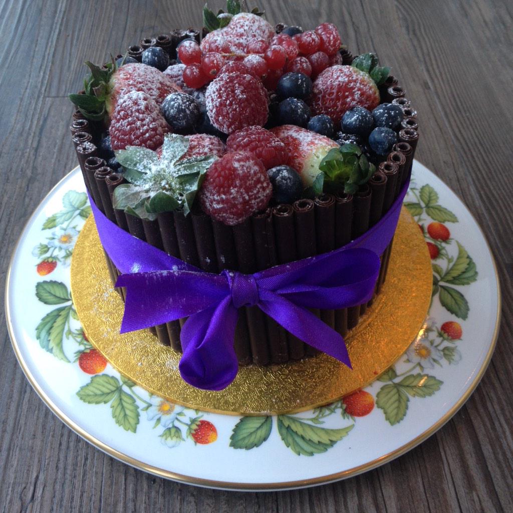 foodiequine's tweet photo. I reckon my custom cake from @valeriecafe is a pretty good match #createacake now to cut and eat! http://t.co/Bsf3Md5UxM