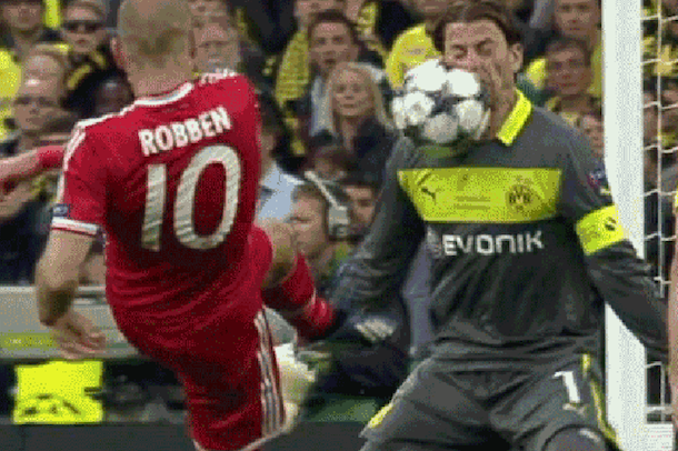 Happy Birthday Arjen Robben. Here\s to more shots on ... face. HAHAHAHHAHAHAHA 