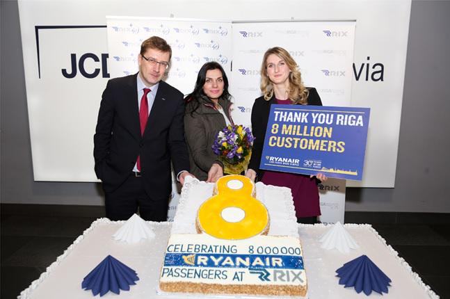 Ryanair's tweet image. Celebrating 8 million customers in Riga @Ryanair @riga_airport #Ryanair30 bit.ly/1wrUJy5