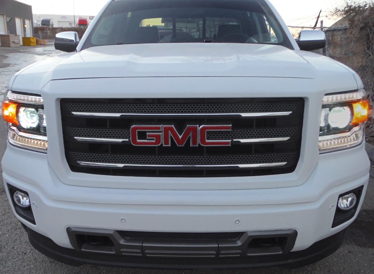 LineXCalgary's tweet photo. 2015 GMC Sierra; Grill, Bumper &amp; Hood http://t.co/ZhmJxqMCFF