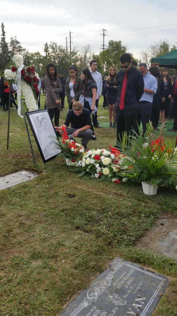 Nico_Fuentes00's tweet photo. Not even close to being half of us.
RIP lil ray . You will be missed brother. We got your fam now #RIPLilRay http://t.co/SqwGWJzsS0