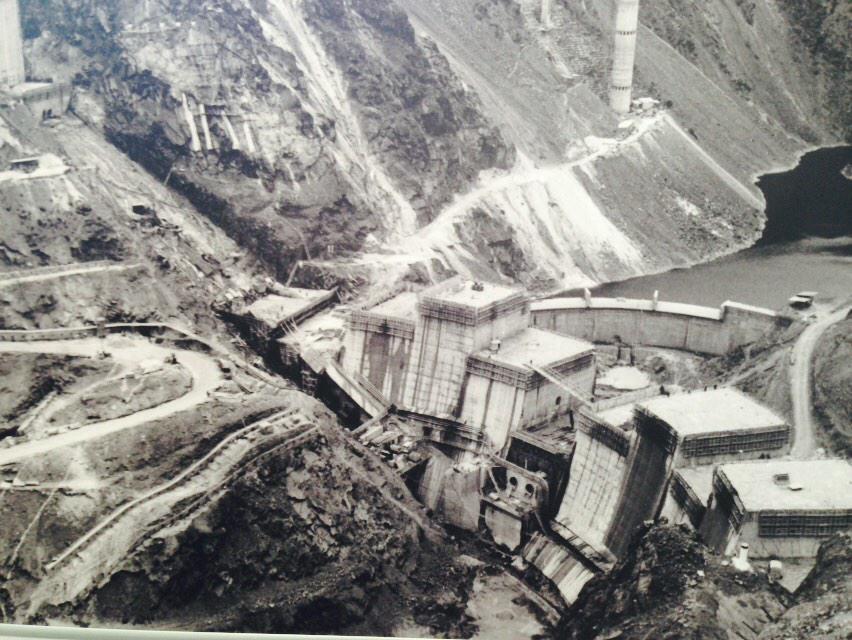 juanjoaloniz's tweet photo. Construcción de la Presa de El Atazar( 1966-1972) ,Madrid. @SPANCOLD @infoaqualogy #presas #dam  @CivilGeeks #madrid http://t.co/1bMwNYJUfJ