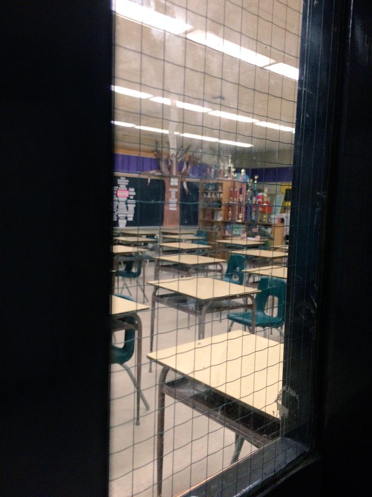 Hanna__Peters's tweet photo. @Ericcato88 being a Peters and being the last to leave. http://t.co/W9AsSh0moD