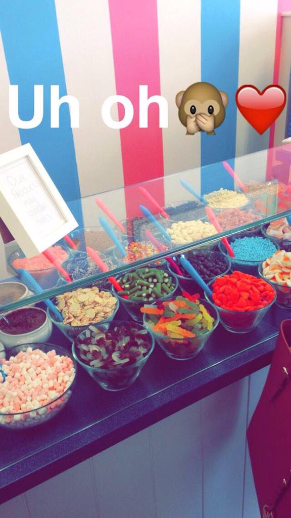 EventPartners1's tweet photo. The team enjoying some Friday treats at the yummiest ice cream parlour in Dublin @scrumdiddlys #ThinkDifferently http://t.co/gpq3OGyLp2