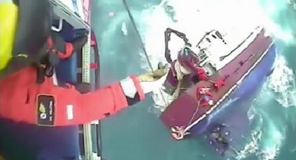 irishexaminer's tweet photo. WATCH: Fishermen rescued from Irish vessel moments before it sinks | http://t.co/aBaDigcyo1 (SN) http://t.co/lYqJjN1gh1