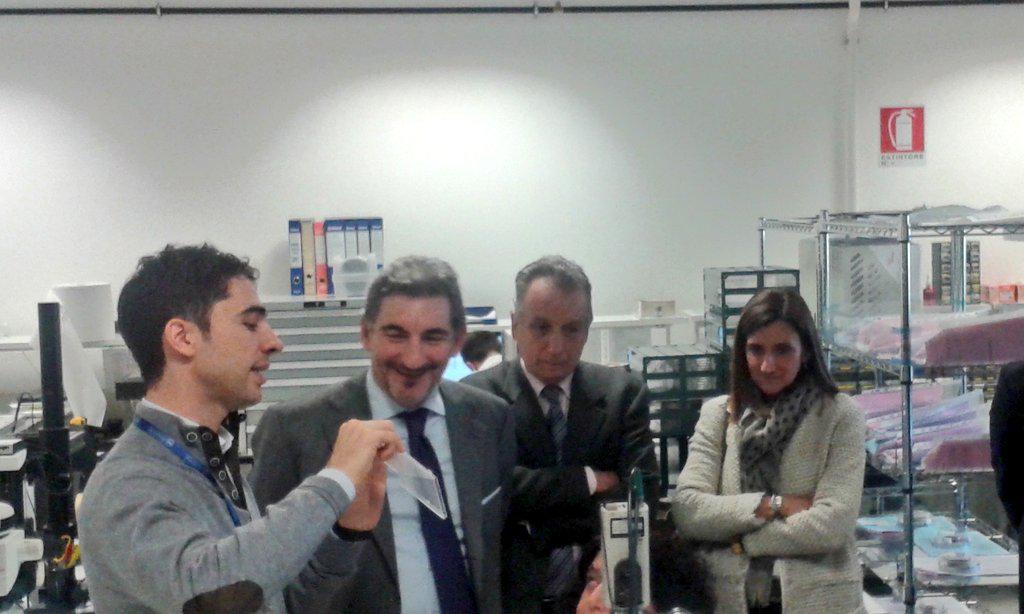 Cattaneo_R's tweet photo. Microchip&amp;NuoveTecnologie alla Tecnoprobe,azienda leader d CernuscoLombardone #innovazione #100Tappe #BrianzaLecchese http://t.co/lv3Y6qc3Dr
