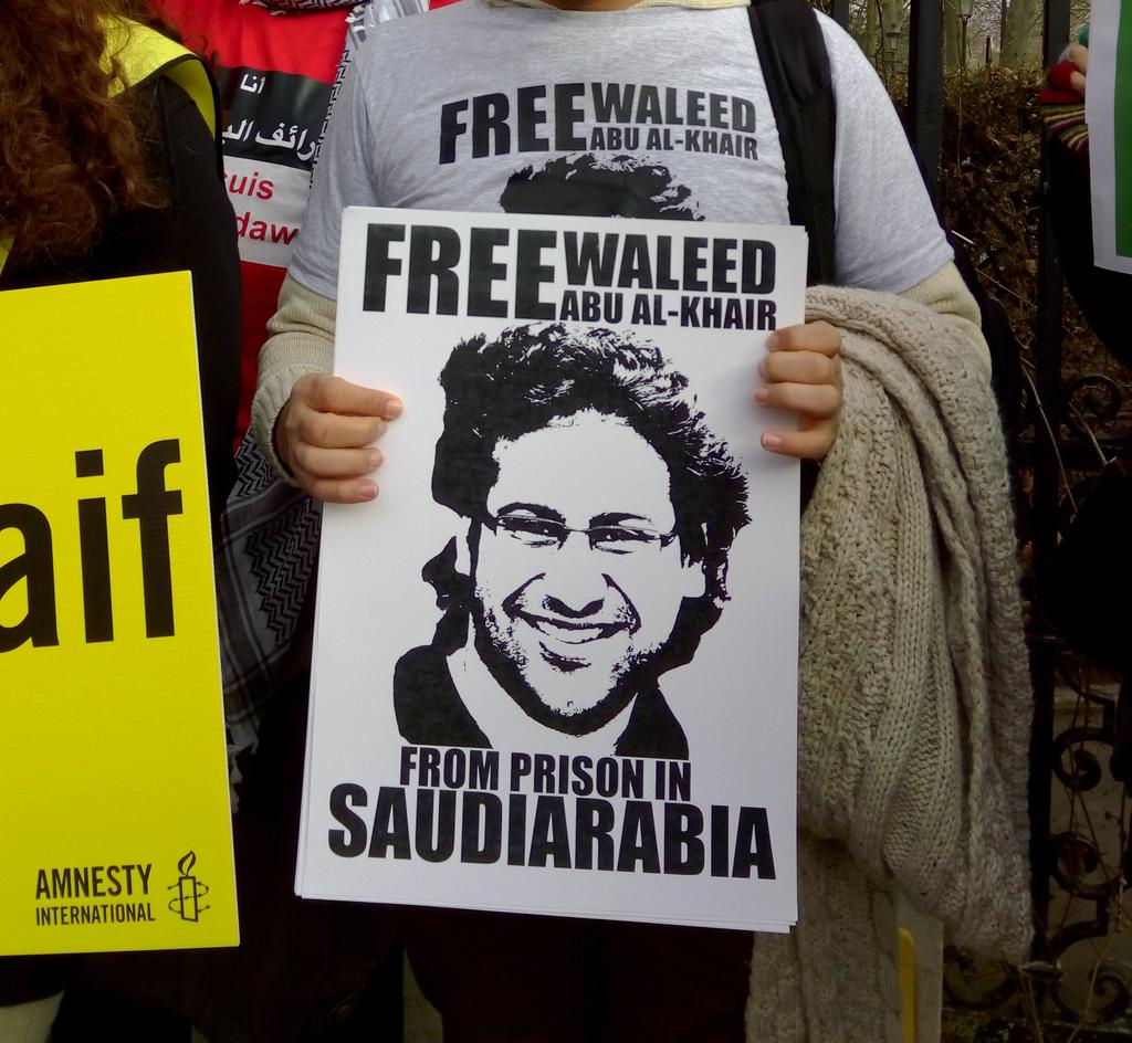 amnestyfrance's tweet photo. L'avocat de Raif Badawi condamné pour avoir défendu.. la liberté d'expression. #JeSuisRaif http://t.co/OsByXvPq8J