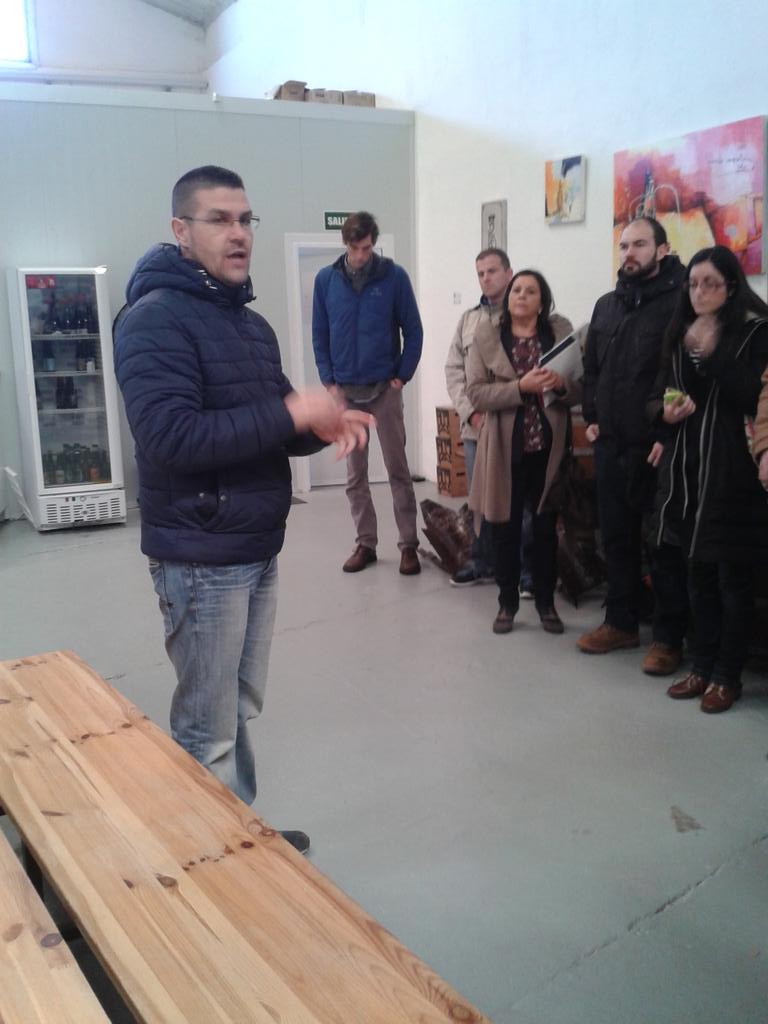 RaquelMorenomdc's tweet photo. Ya estamos aqui @CervezaMilana #ieszorrilla http://t.co/wG9ePeQBt1