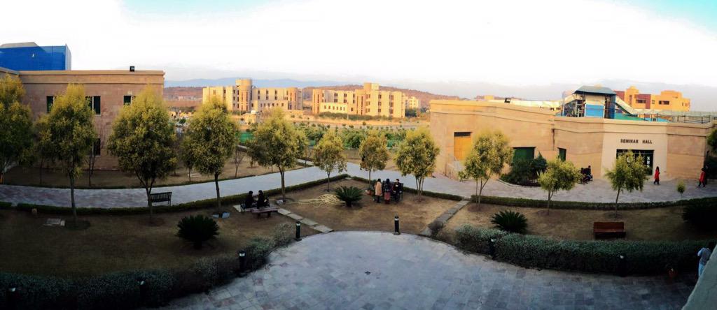 Bites85's tweet image. The last days #1stSemesterEndsNow #NUST #S3H #MassCommunication