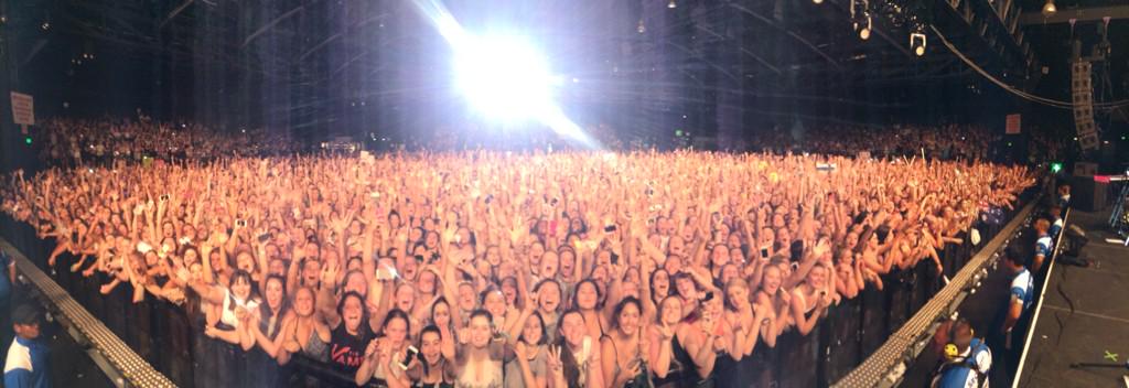TheVampsCon's tweet photo. Couldn't have asked for a better start to the tour thanks Sydney you're insane ☺️ http://t.co/cJ3xINFtil