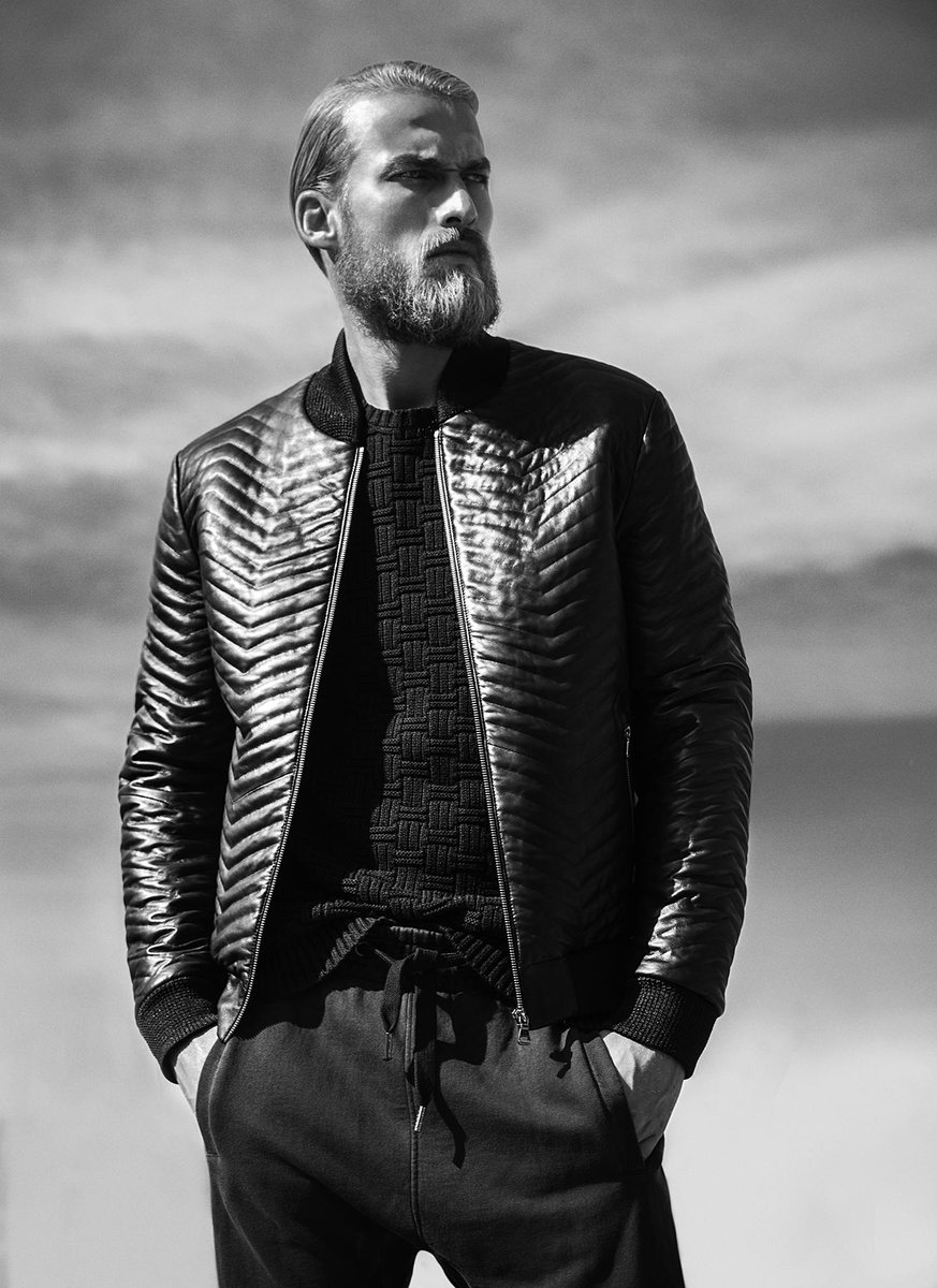 Maku_Lopez's tweet photo. "Walk this way" @Stealermag 
Photo @Maku_Lopez Stylist @joseherreraf Mua @naomigayoso 
#man #fashion #editorial http://t.co/AxlMjey1gO