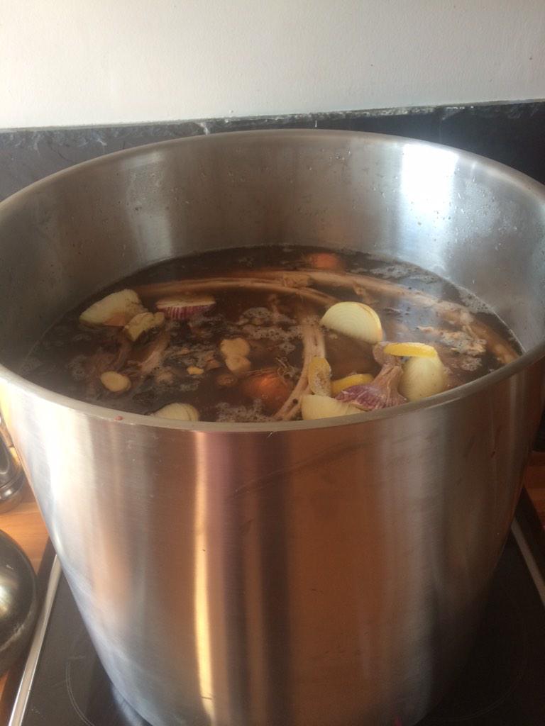 roughricetas's tweet photo. 40 tails in the pot http://t.co/VvTHtmM6O4