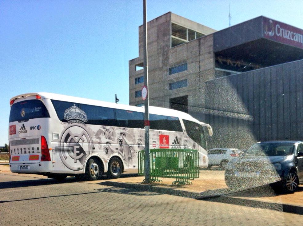El bus del #RealMadrid acaba de llegar a El Arcángel