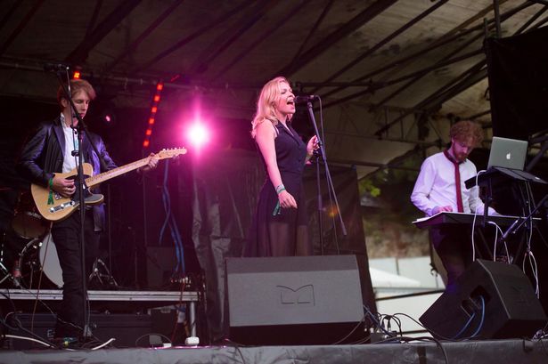 sarah_jeffery's tweet photo. This week I chat to @_SilentHouses_ for @whatsonne  about their latest single One http://t.co/gqRTP4jEAe http://t.co/ptayxuRKPc