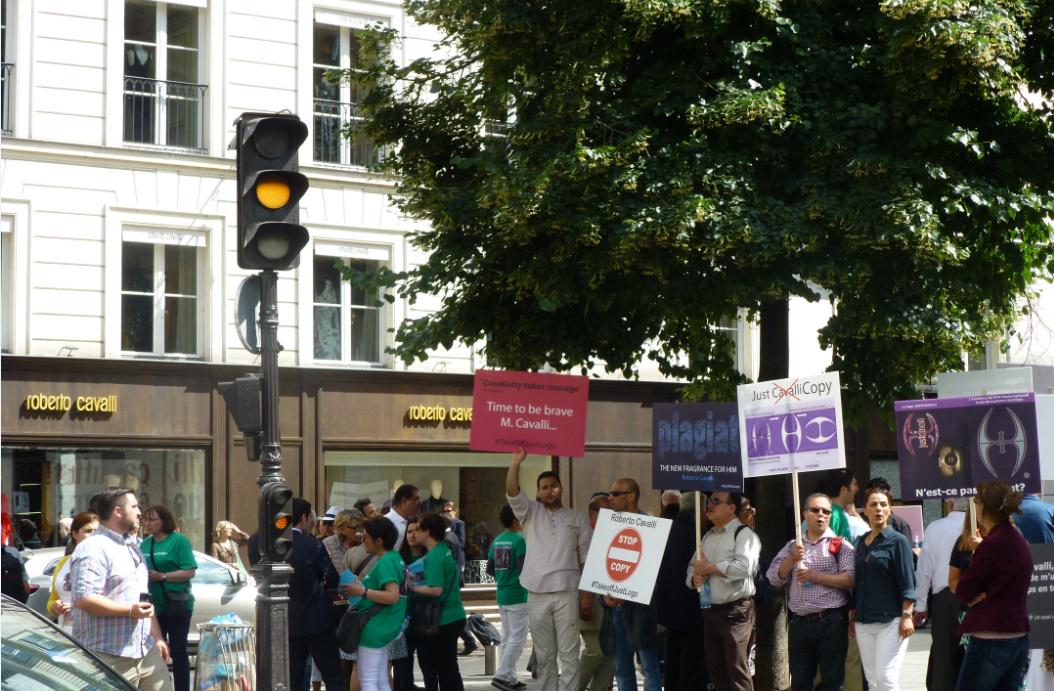ASEIFZ's tweet photo. @canardenchaine 10000 pr http://t.co/11e2AvQC4X #Maison #Mode soutiennent #sufiright Faire #RCavalli #TakeOffJustLogo http://t.co/IG87J35SnU