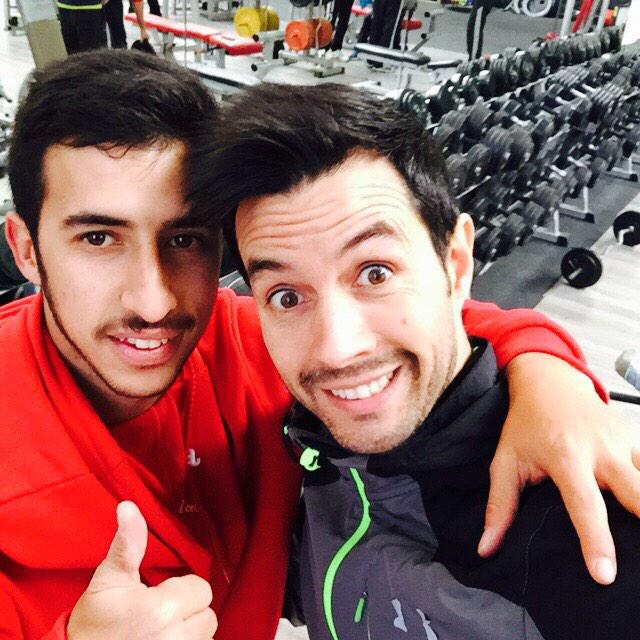 alvarocepero's tweet photo. Seguimos entrenando en @SixPadelIndoor hoy con mi panther @Toni_GomezR muy buena mañana 💪😎 http://t.co/akjo7Xz73P