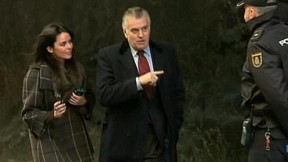 hoyextremadura's tweet photo. Bárcenas: «Rajoy conocía la existencia de la contabilidad B» http://t.co/a3rSOF83RC vía @hoyextremadura http://t.co/5ZrB3NnVaD