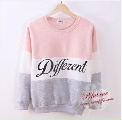 RopaaOnlinee's tweet photo. Preciosa sudadera color gris rosa y blanco con la palabra "different" http://t.co/UoHtZeetxI