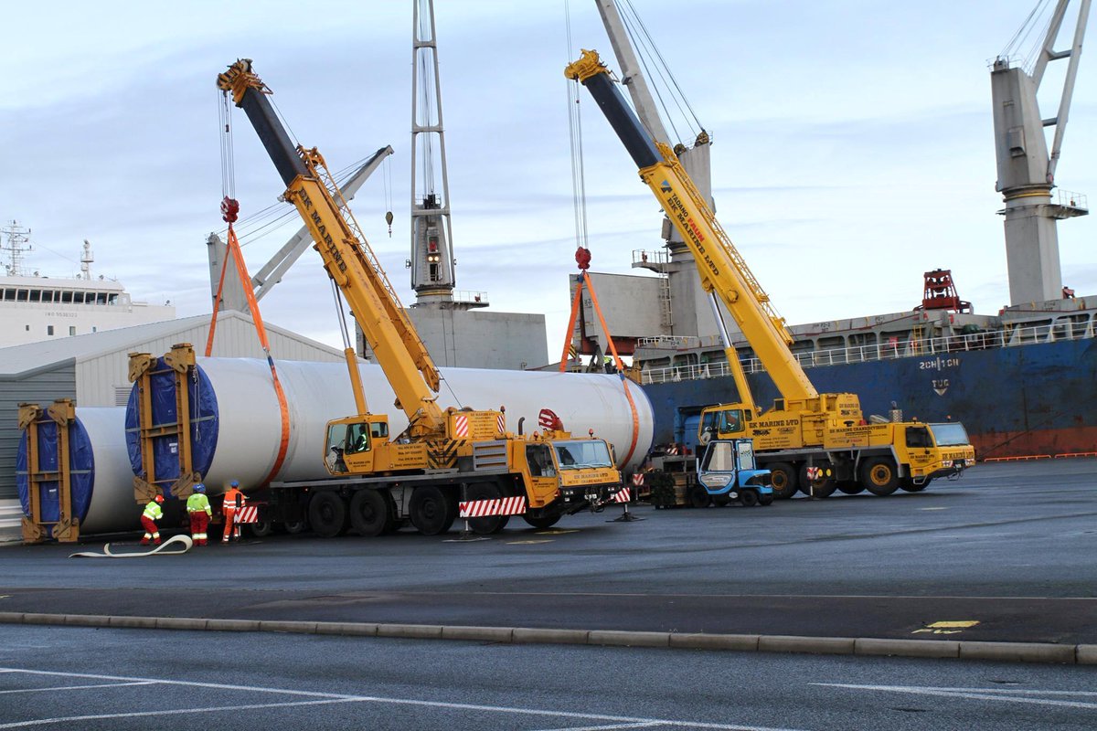 CelticShipping's tweet photo. a few photos from the discharge of wind turbines ex Rui Ning 6 in Killybegs. http://t.co/EEe1AQtcFP