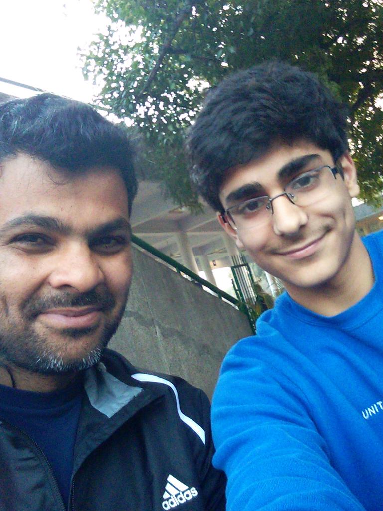 shivbhasin2's tweet photo. Just met the great cricketer @RpSingh99 !!! Thank you so much for the selfie!! http://t.co/nLExxaakHN