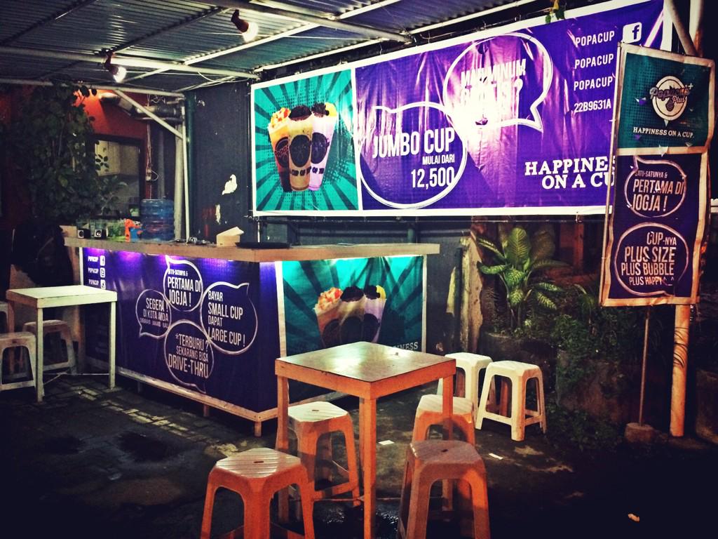 popacup's tweet photo. Terburu? Skg bs DRIVE THRU! JUMBO CUP 12,500! #bubbletea @TheJogjaUpdate http://t.co/u2zSTqJWlR