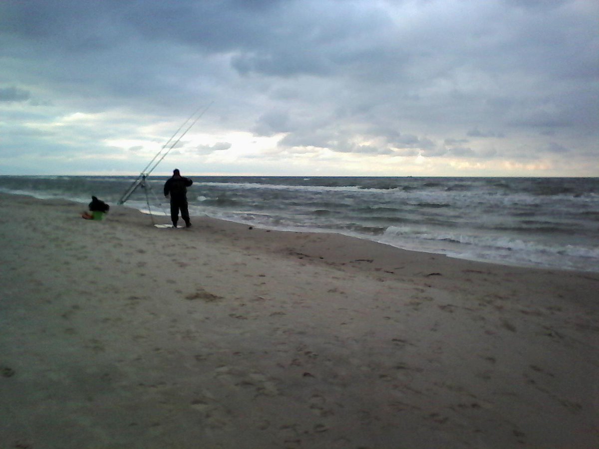 surfcastingPL's tweet photo. @tw_tomek @TomaszWony @szablowskiroman wyladowalismy na Karwii 41 i jest tak http://t.co/gPit9sJsLS