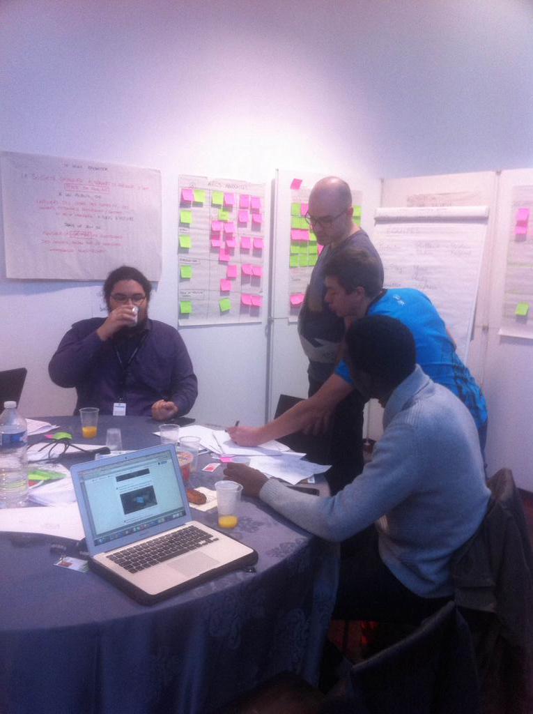 Hackatix's tweet photo. Le café est le meilleur allié des hackathoniens... #StoryHackFipa http://t.co/5J2pkjQ2QN