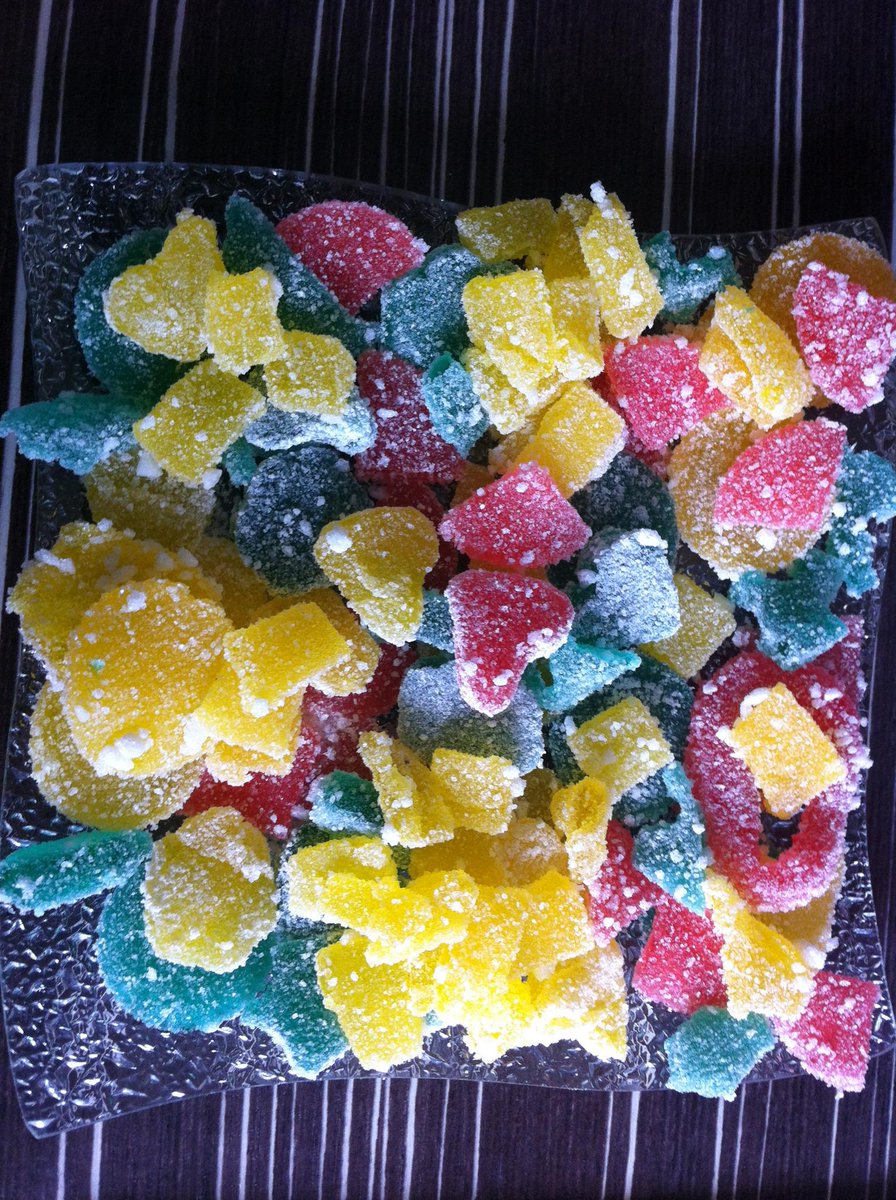 poazzon's tweet photo. Un bonbon ?! Fait maison.
#adoucir la #société. http://t.co/5DLqYkkv2C