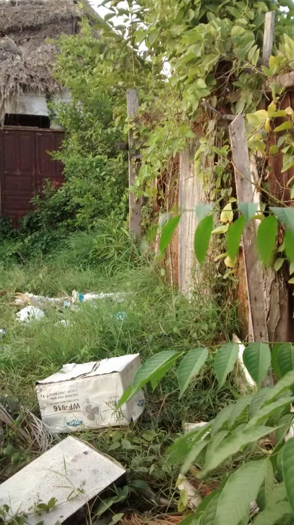 SahagunEnLinea's tweet photo. Lotes enmontados en Sahagún,  convertidos en basureros y criaderos de zancudos. Vecinos esperan pronta solución. http://t.co/81XpQ060wc