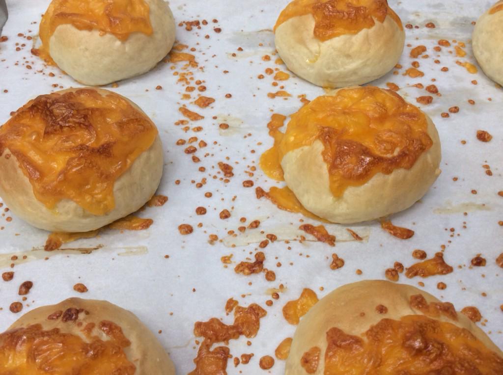 BriarRoseBakery's tweet photo. Cheddar white rolls. I know it's not spring, but I want a burger. http://t.co/HM0t7Nu2Ss