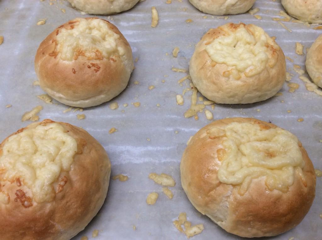 BriarRoseBakery's tweet photo. Asiago buns, fancy cheese for fancy people. http://t.co/1RnqTXs84q