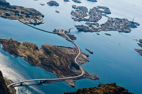rybotics's tweet photo. This is what the Atlantic Road in Norway looks like. http://t.co/kXCJsRChGx