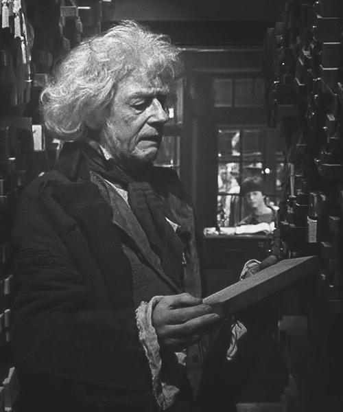 Happy Birthday John Hurt, pemeran Mr. Ollivander di film Harry Potter :) 