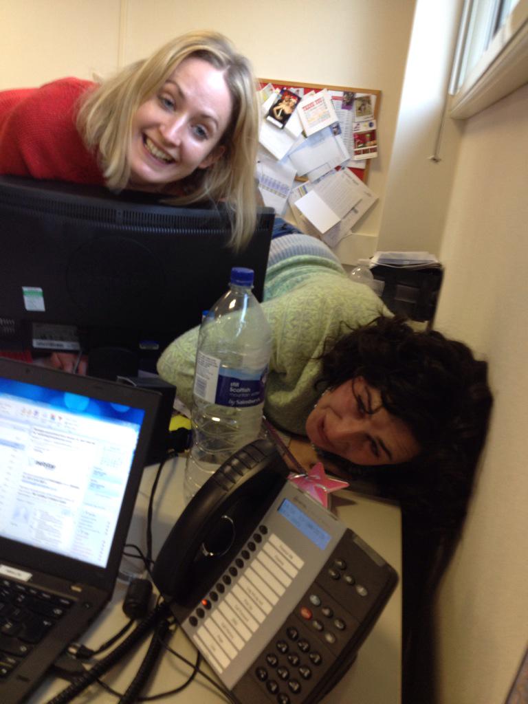 JacquelineAnnDe's tweet photo. @EmiliaBerni  is stuck down the desk! @PollyAshman http://t.co/nZzSJ8Ty6X
