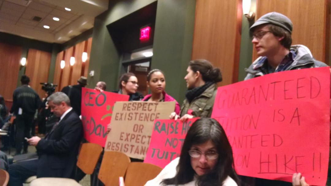 ThePostCampus's tweet photo. Three mins before the #BOT meeting starts, student protestors walk in http://t.co/VosscWkOFK