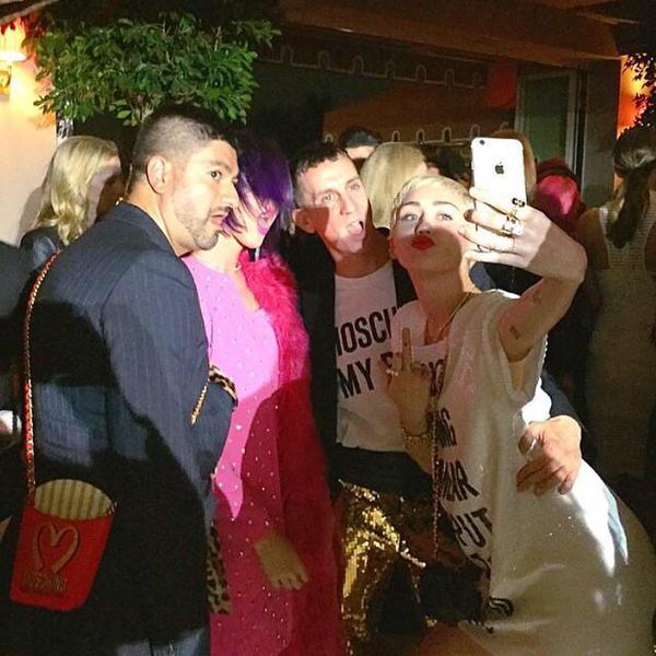 MCNationWorld's tweet photo. But First Let Us Take A Selfie ❤📷 http://t.co/Gl3CL8YKya