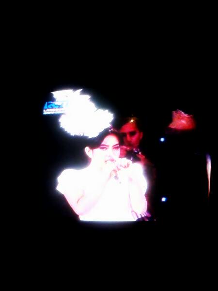 ismalianii's tweet photo. @dahSyatMusik dari awal mulai udah stay nihhhhhh fto kalian mana nihhhh #DahSyatnyaAwards2015 #DA2015 http://t.co/wKxILWYEnO