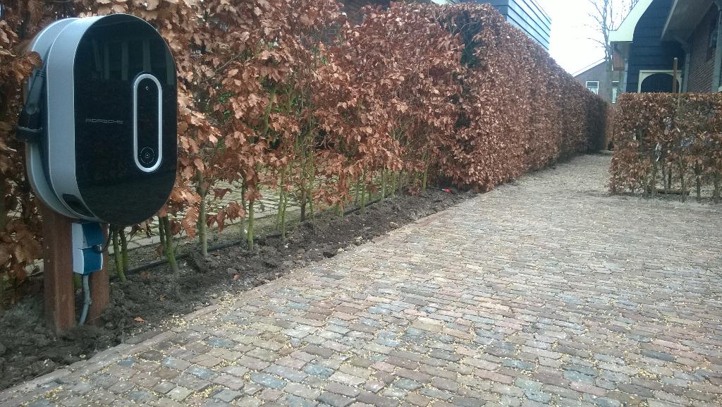 #oprit ligt erin. De #porsche kan weer opgeladen worden.