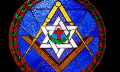 坂口 じゅん Auf Twitter フリーメイソン イスラエル本部ロッジに掲示されてる キリスト教とイスラム教とユダヤ教とフリーメーソンのマークが統合された この看板は誰がどういう意図で掲げたのかミスターオバマに尋ねたい Http T Co 74qnjs7kmz Twitter