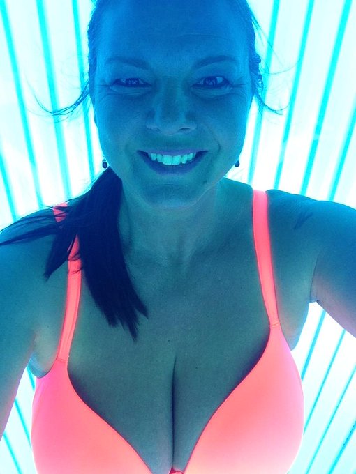 Tanning day http://t.co/LYKZE36E1b<a href="/tag/throwbackthursday"class="tags"><span>#throwbackthursday</span></a>