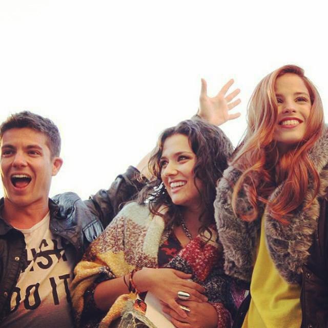 Naty_PFV's tweet photo. Con la colorada y el rapero http://t.co/yXHGLcnHAk