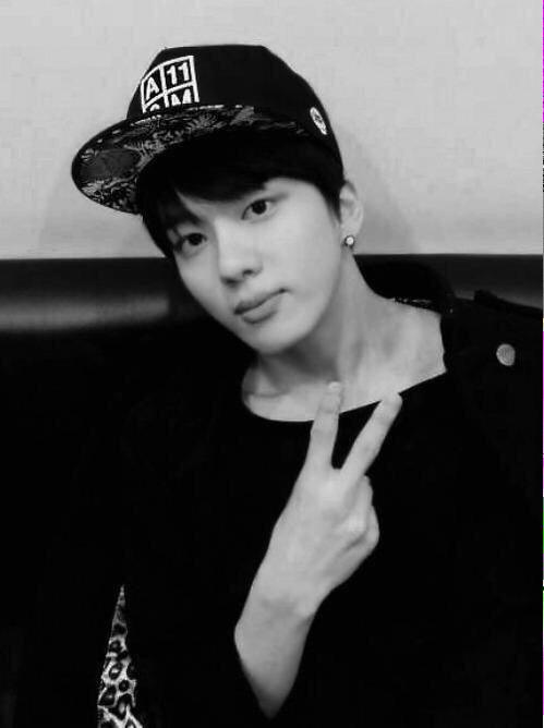 Bangsters_TH's tweet photo. Happy Birthday to YOO~~ 🎂☺️💕 #FoerverWithYoo http://t.co/1UP3RksKye