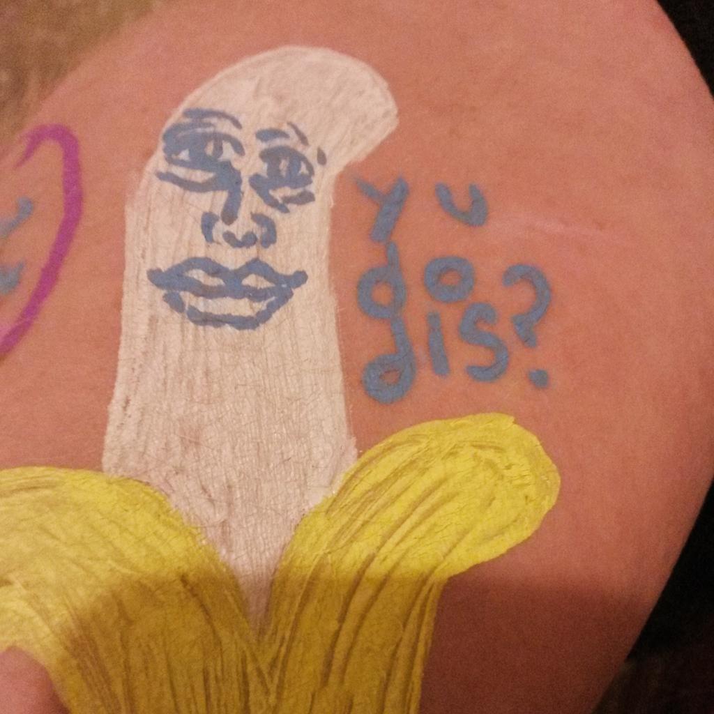 Cawarara's tweet photo. Chalk pens. http://t.co/l39FwuPWcu