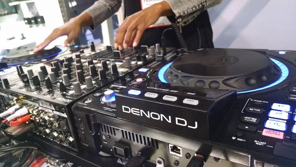 denon_dj's tweet photo. The @denon_dj booth at #NAMM2015 with @DjPanamami w/ #SC2900's & #DNX1600 mixer http://t.co/kv5lBOkVSp