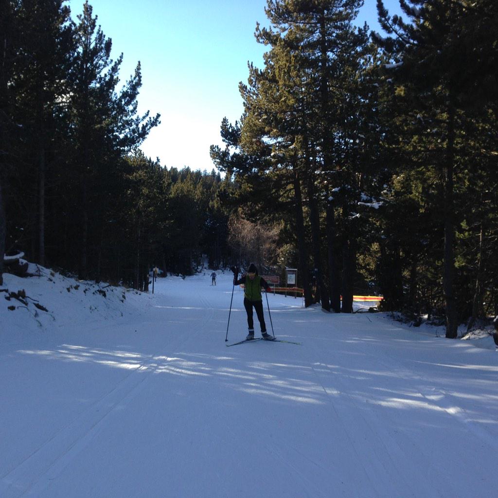 LluisCapdevila1's tweet photo. Gran entreno esqui de fondo @NiklasAjo @agnesguell  @maverickmack25 primer dia 35km la suzuki ya tiembla!!! http://t.co/YuC7TE5n0c