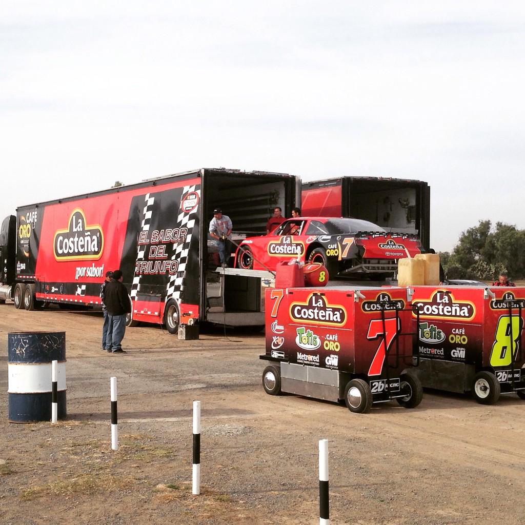 2bracingMx's tweet photo. Llegando al autódromo para disfrutar de la adrenalina de un #RaceDay #2bRacing @LaCostenaMx @xtiracingteam #Idsesa http://t.co/3teyKfafK0