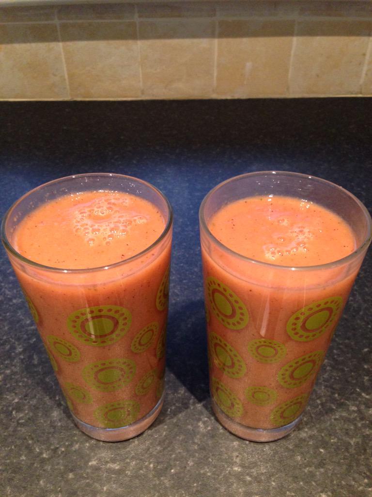 milkmanstan75's tweet image. Loving the smoothies,#watermelon#grapes#carrot#banana#honey#ice#cucumber