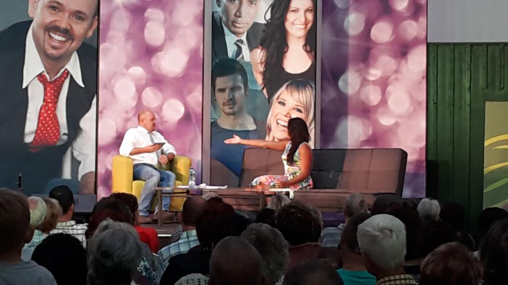 Tygervalley's tweet photo. The lovely @TraceyLange on stage #valleyofthestars #valleylife http://t.co/LtFF2IGq93