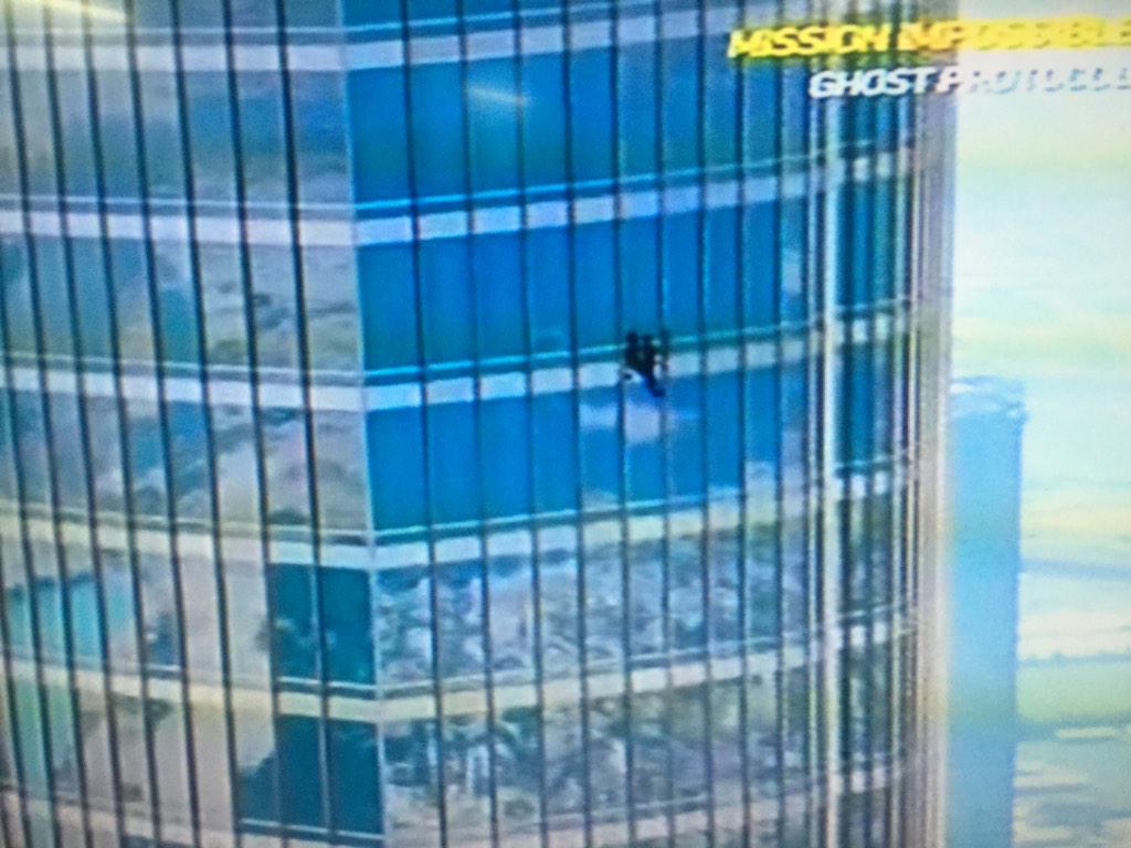 nimishdubey's tweet image. Ethan Hawke. Burj Khalifa. Still breathtaking. #MIGhostProtocol